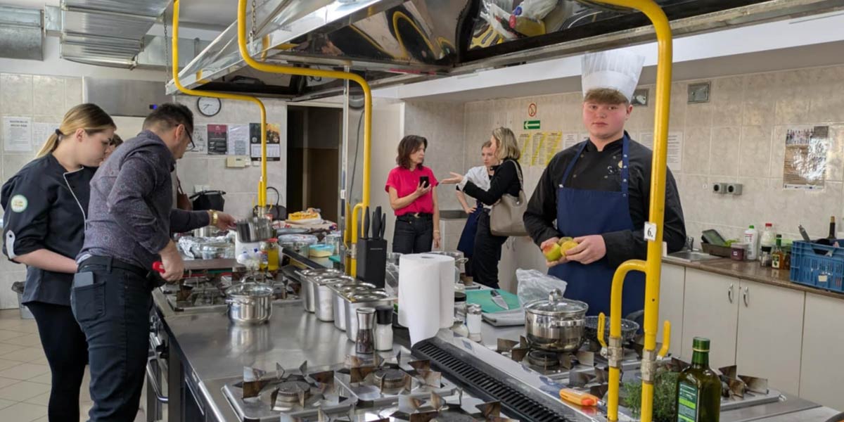 Nasz uczeń na przcowni gastronomicznej